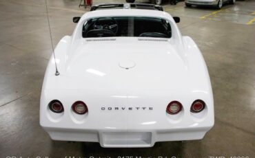 Chevrolet-Corvette-1974-4