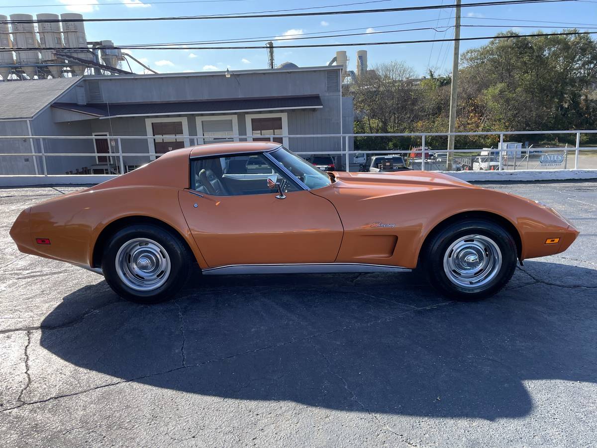 Chevrolet-Corvette-1974-4