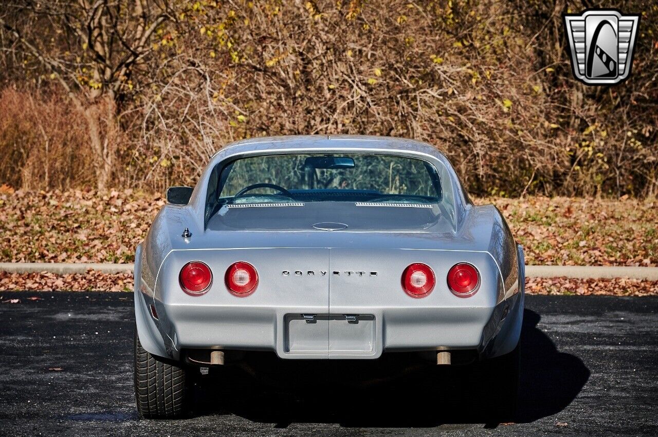 Chevrolet-Corvette-1974-5