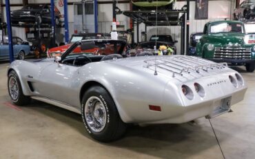 Chevrolet-Corvette-1974-5