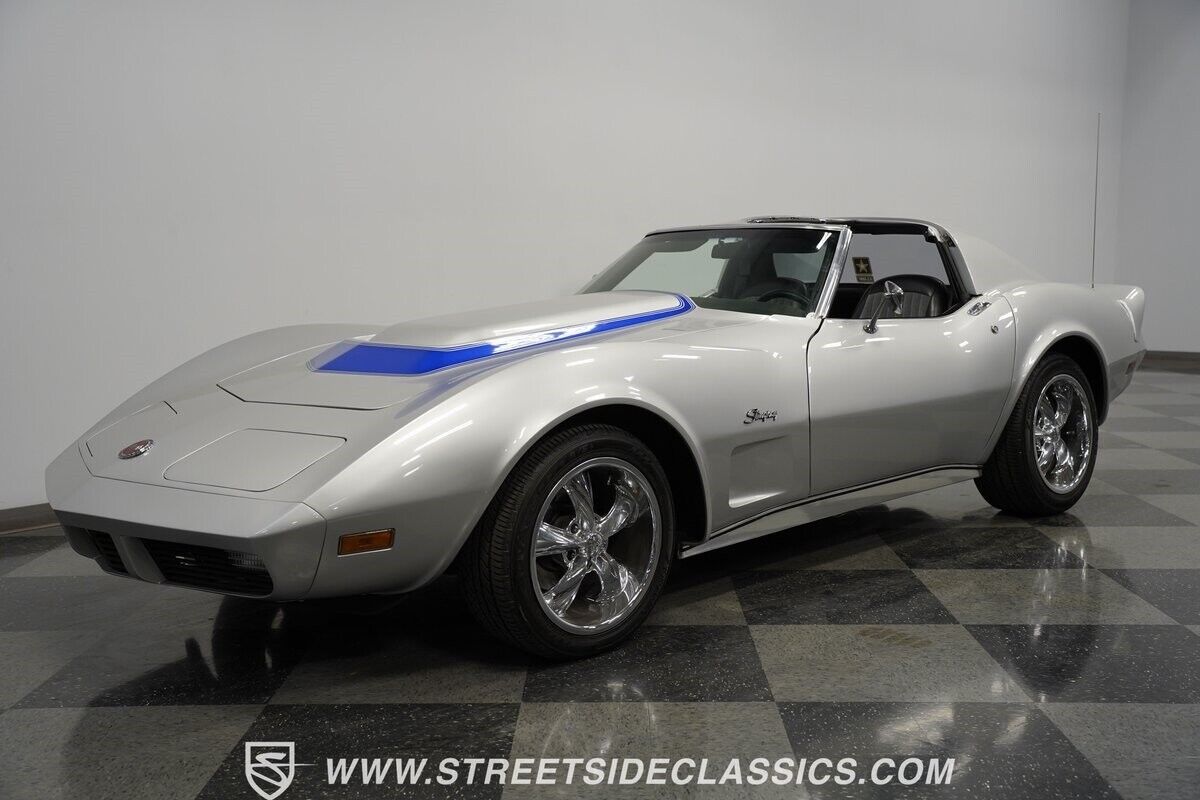 Chevrolet-Corvette-1974-5