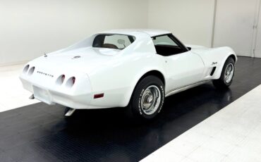 Chevrolet-Corvette-1974-5