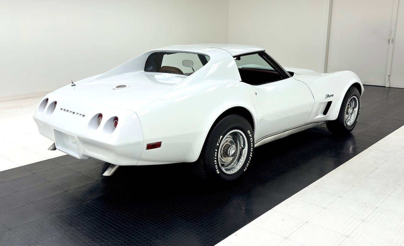 Chevrolet-Corvette-1974-5