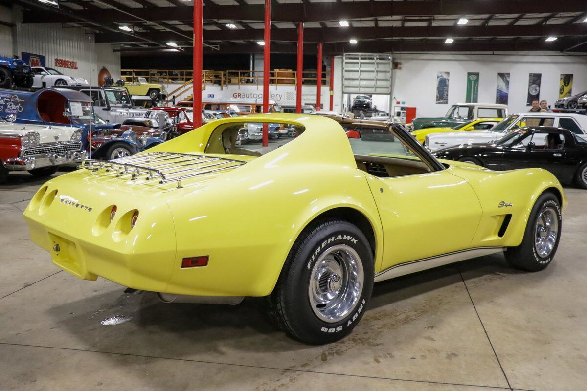 Chevrolet-Corvette-1974-7