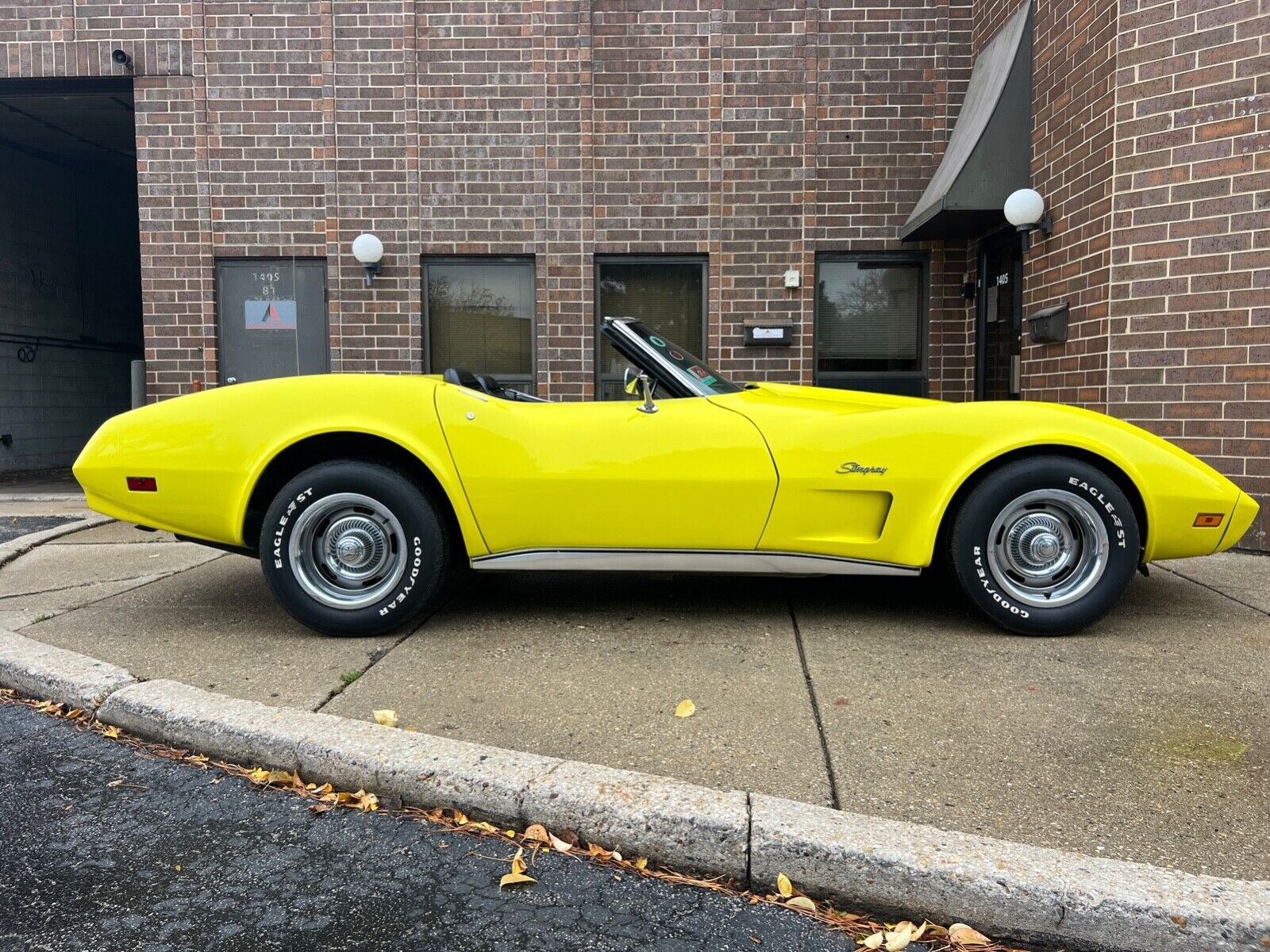 Chevrolet-Corvette-1974-9