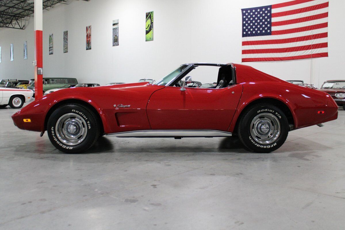 Chevrolet-Corvette-1975-1