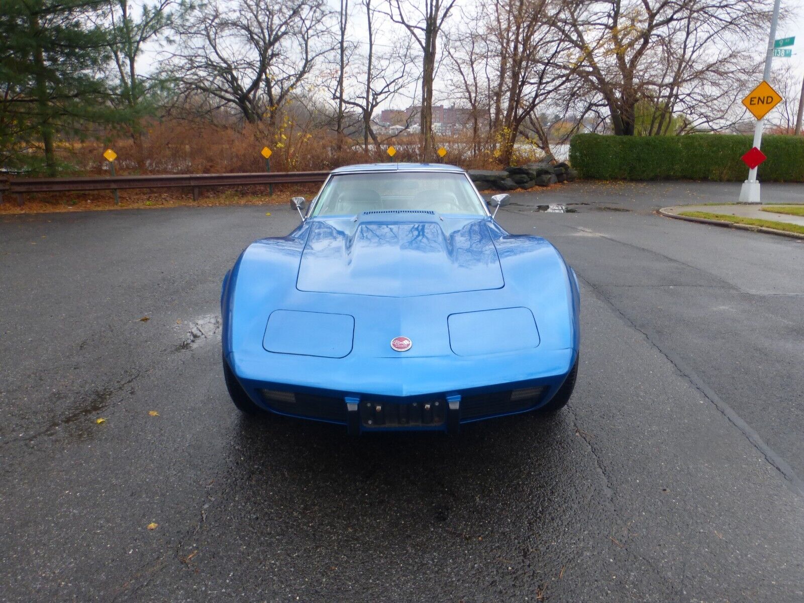 Chevrolet-Corvette-1975-1