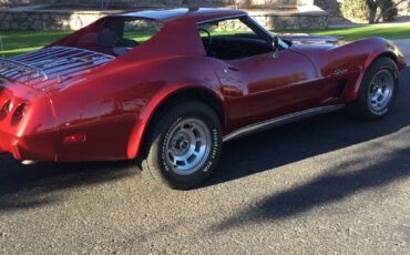 Chevrolet-Corvette-1975-17