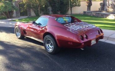 Chevrolet-Corvette-1975-2