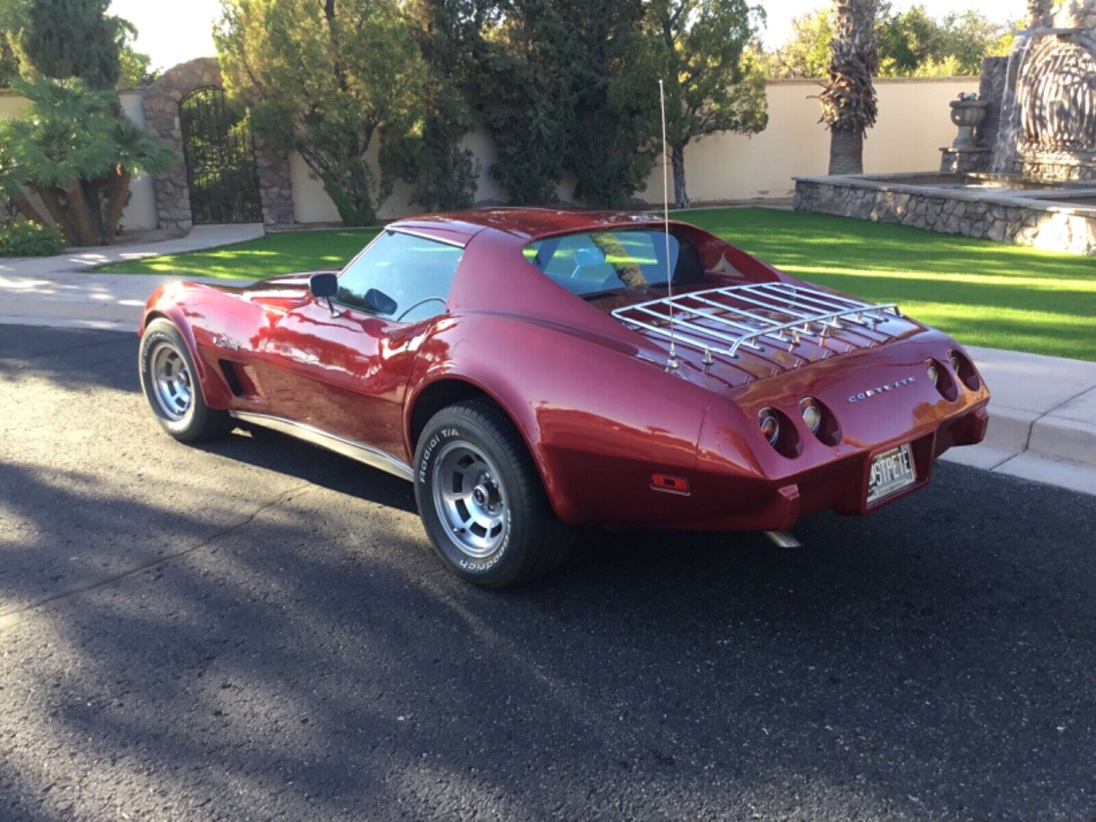 Chevrolet-Corvette-1975-2