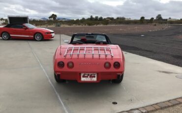 Chevrolet-Corvette-1975-2