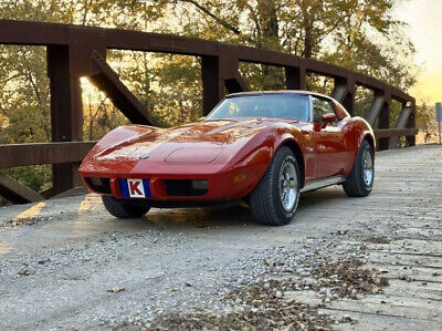 Chevrolet-Corvette-1975-2