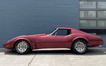 Chevrolet-Corvette-1975-2