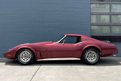 Chevrolet-Corvette-1975-2