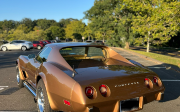 Chevrolet-Corvette-1975-3