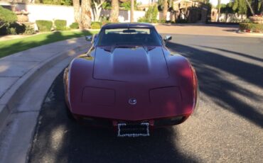 Chevrolet-Corvette-1975-3