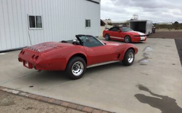 Chevrolet-Corvette-1975-3