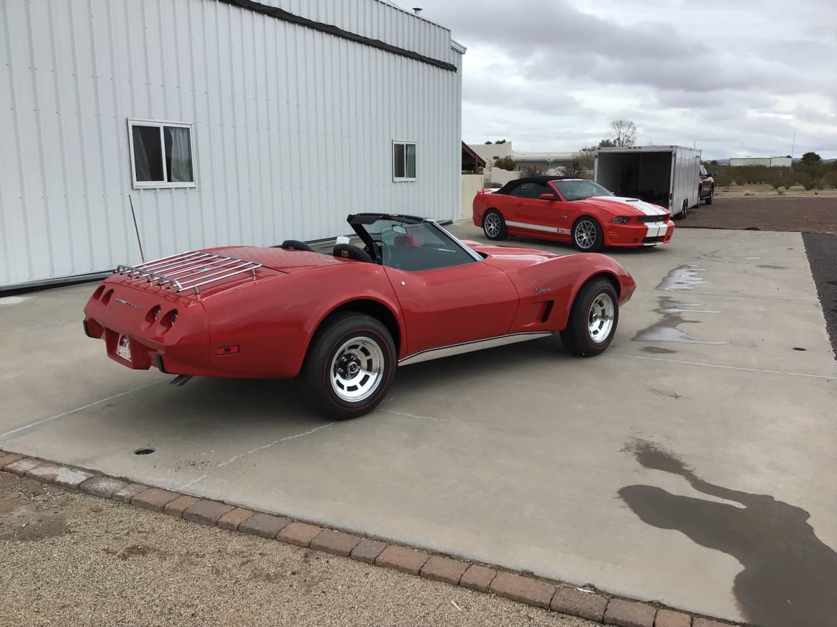 Chevrolet-Corvette-1975-3