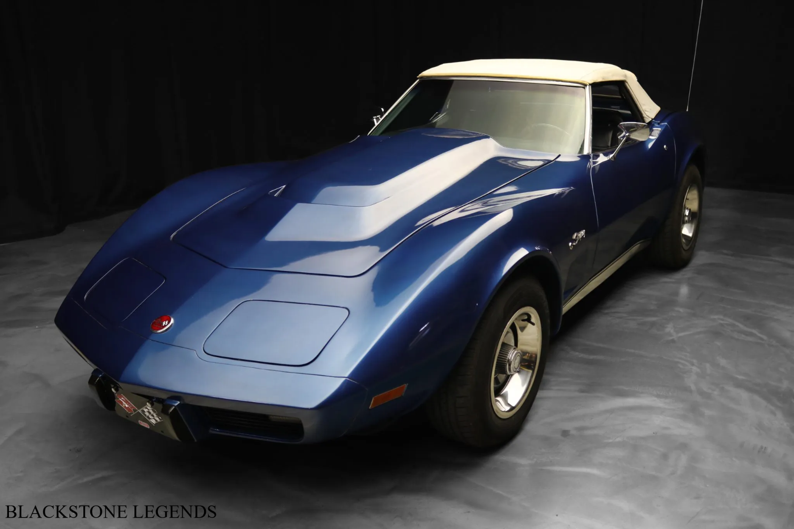 Chevrolet-Corvette-1975-3