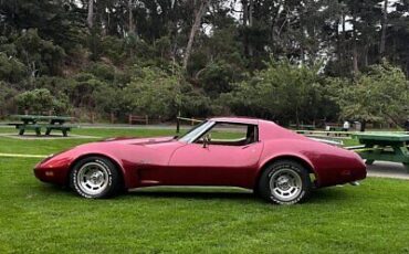 Chevrolet-Corvette-1975-3