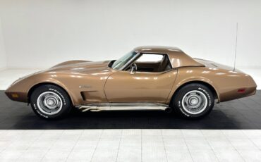 Chevrolet-Corvette-1975-3