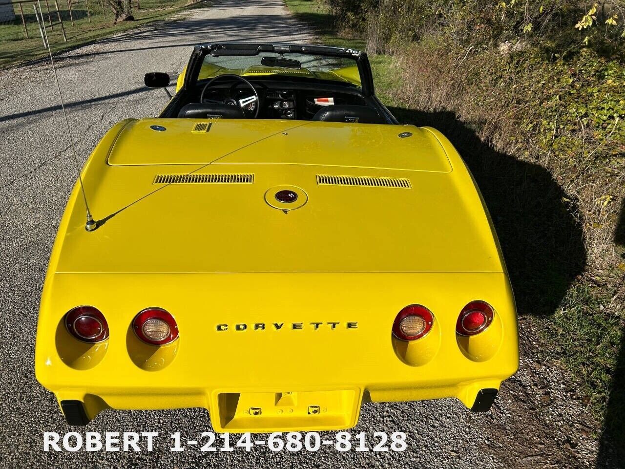 Chevrolet-Corvette-1975-32