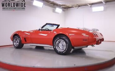 Chevrolet-Corvette-1975-4