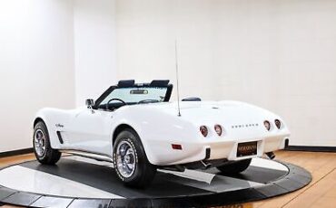 Chevrolet-Corvette-1975-4