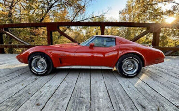 Chevrolet-Corvette-1975-4