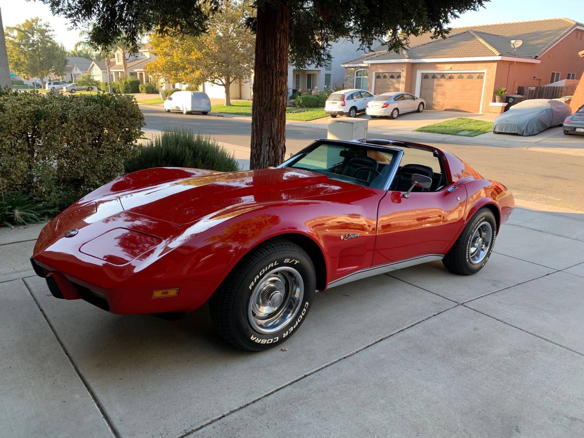 Chevrolet-Corvette-1975-5