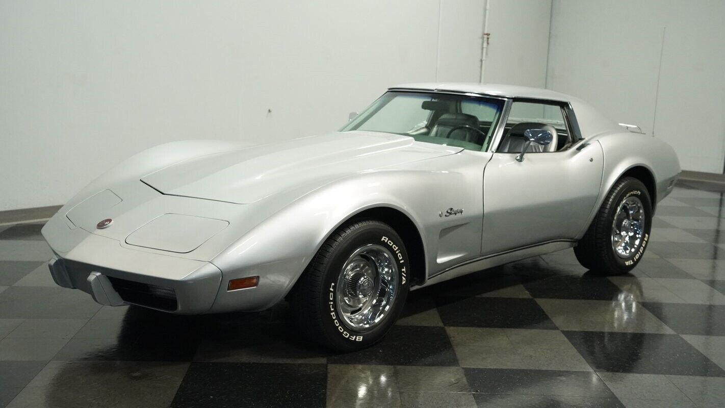 Chevrolet-Corvette-1975-5