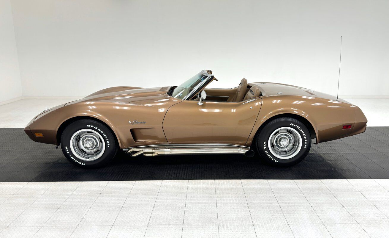 Chevrolet-Corvette-1975-5