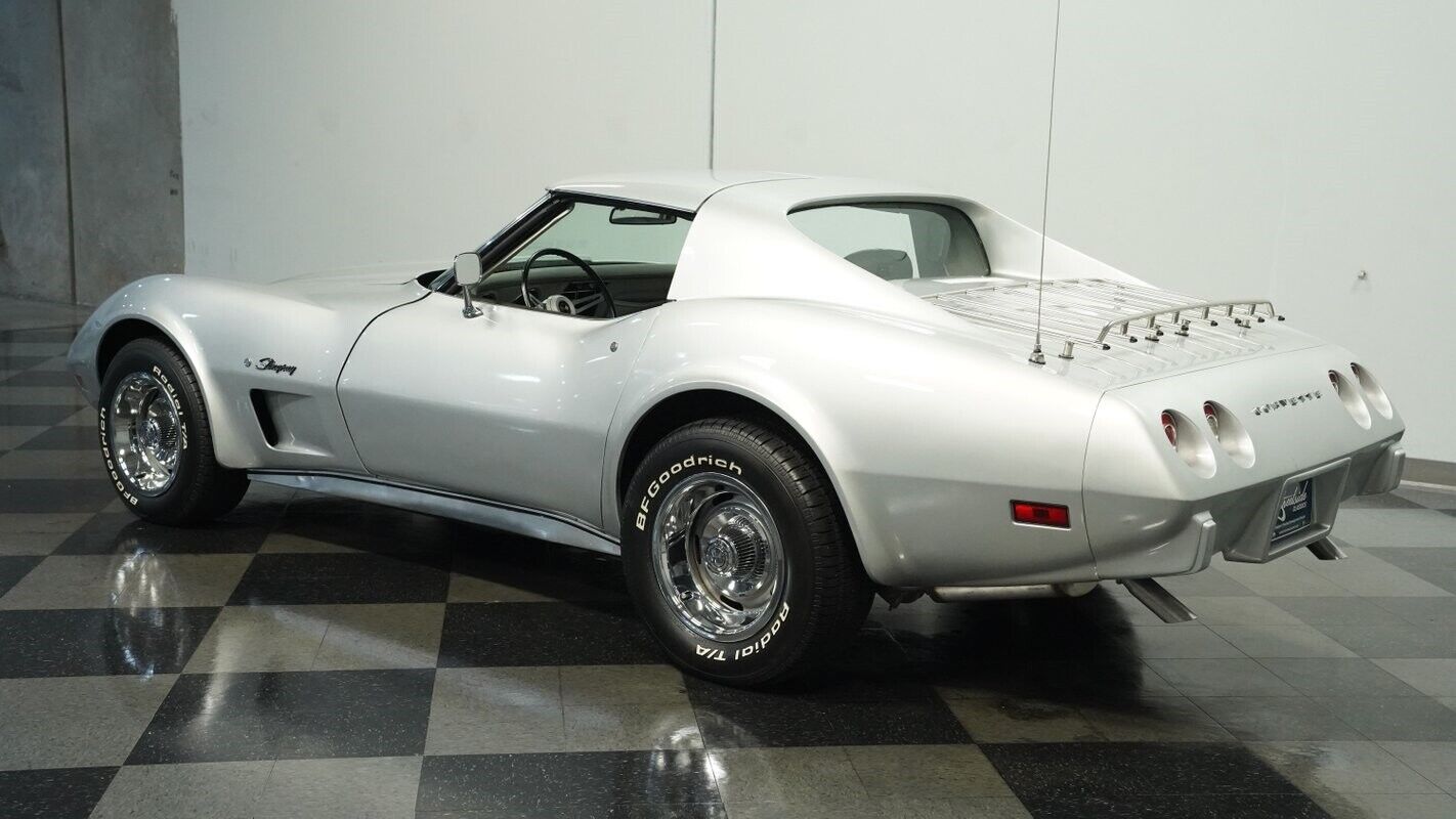 Chevrolet-Corvette-1975-6