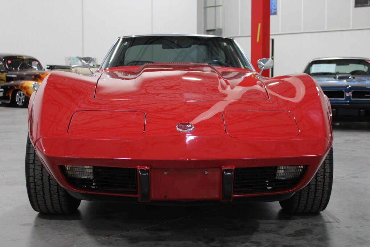 Chevrolet-Corvette-1975-7