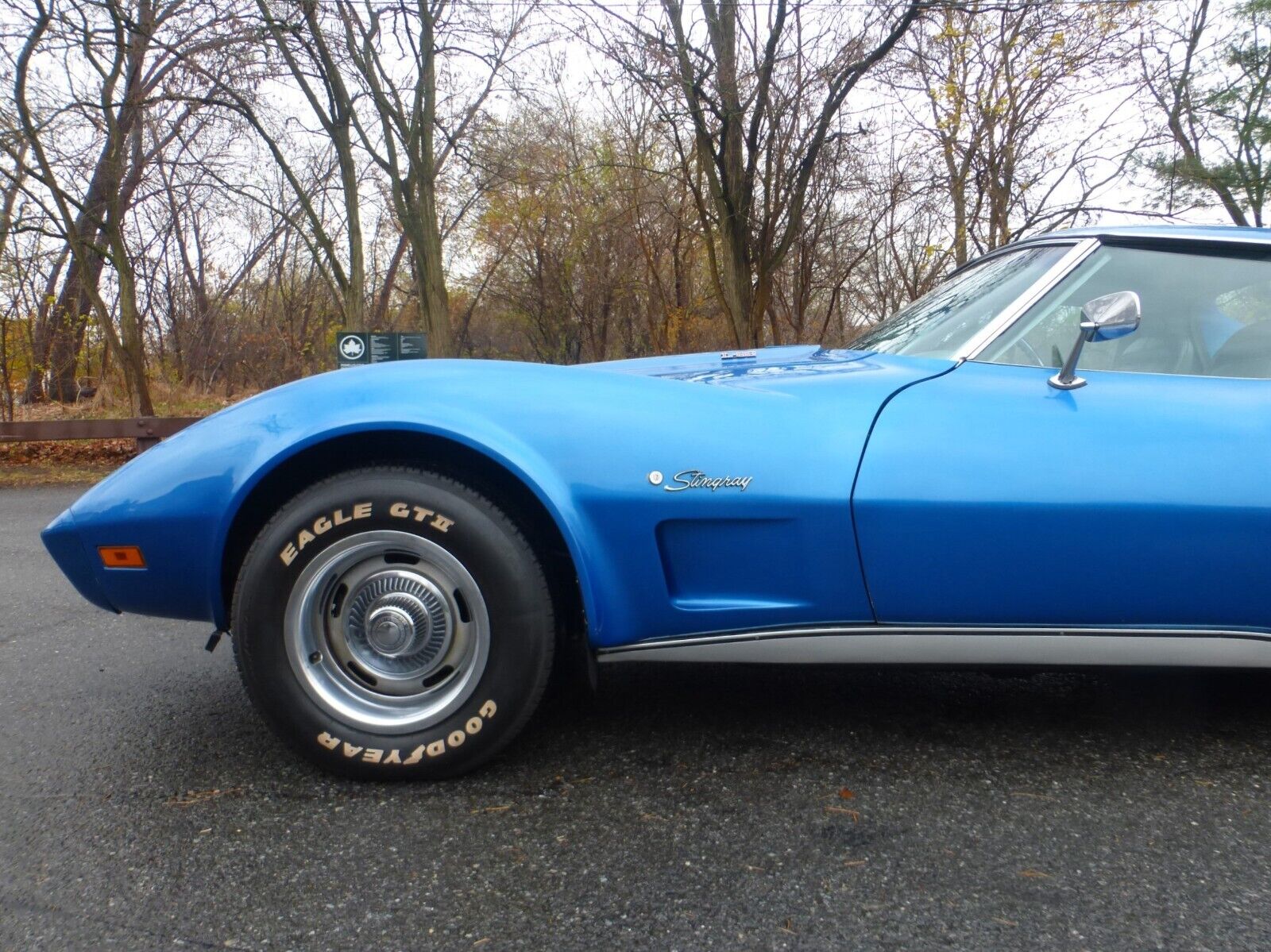 Chevrolet-Corvette-1975-8