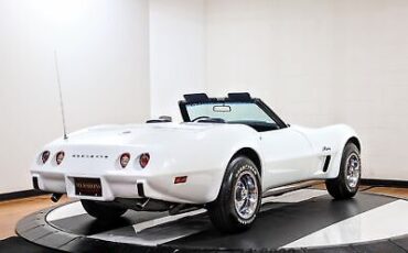 Chevrolet-Corvette-1975-8