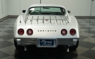 Chevrolet-Corvette-1975-8