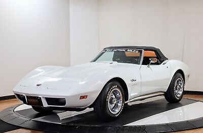 Chevrolet-Corvette-1975-9