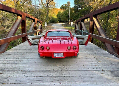 Chevrolet-Corvette-1975-9