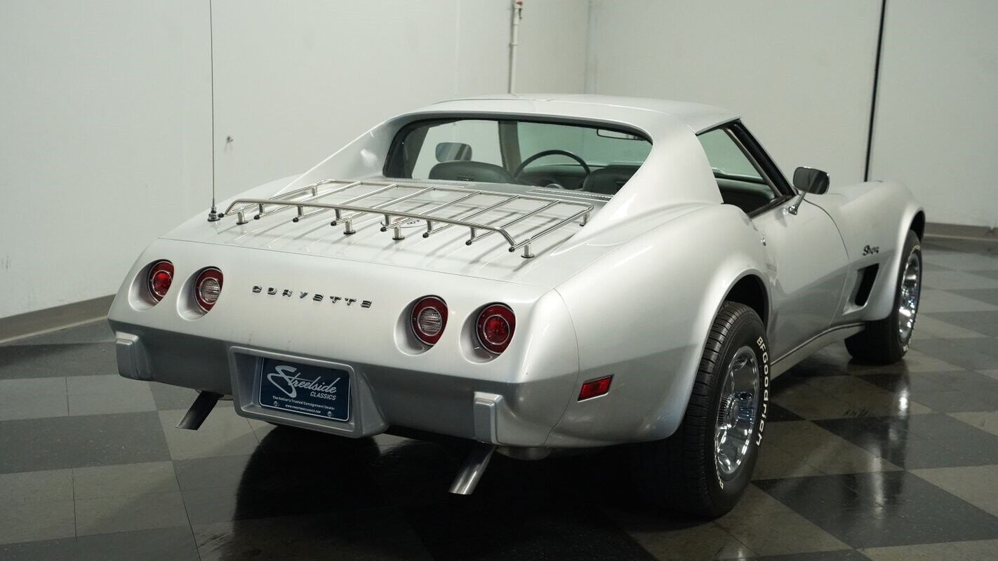 Chevrolet-Corvette-1975-9