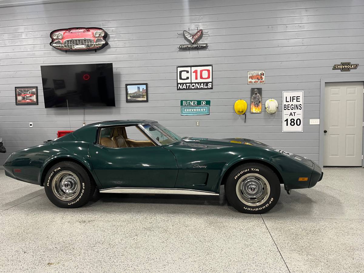 Chevrolet-Corvette-1976-1