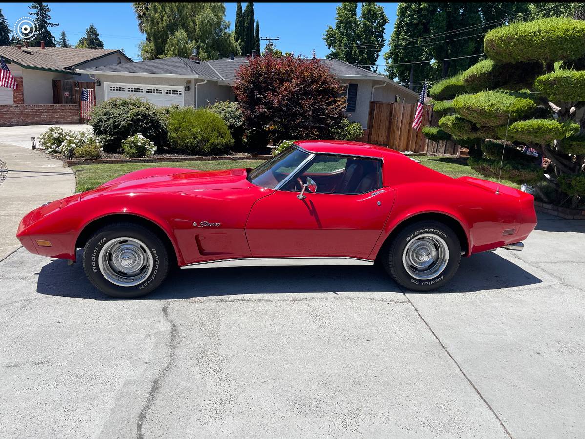 Chevrolet-Corvette-1976-2