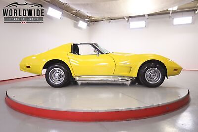 Chevrolet-Corvette-1976-3