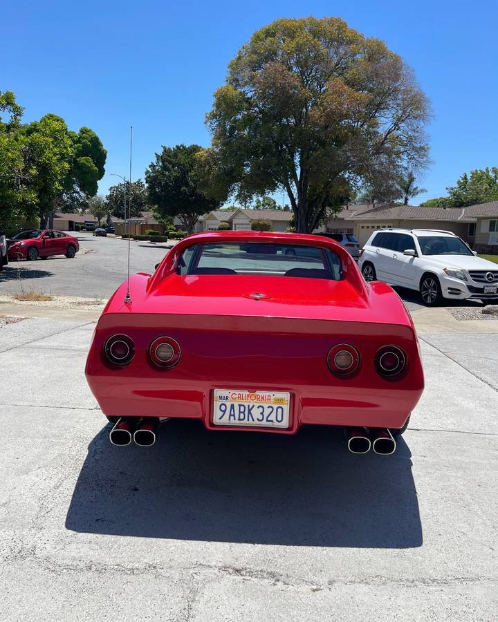 Chevrolet-Corvette-1976-3