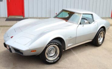 Chevrolet-Corvette-1976-3