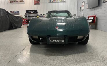 Chevrolet-Corvette-1976-3