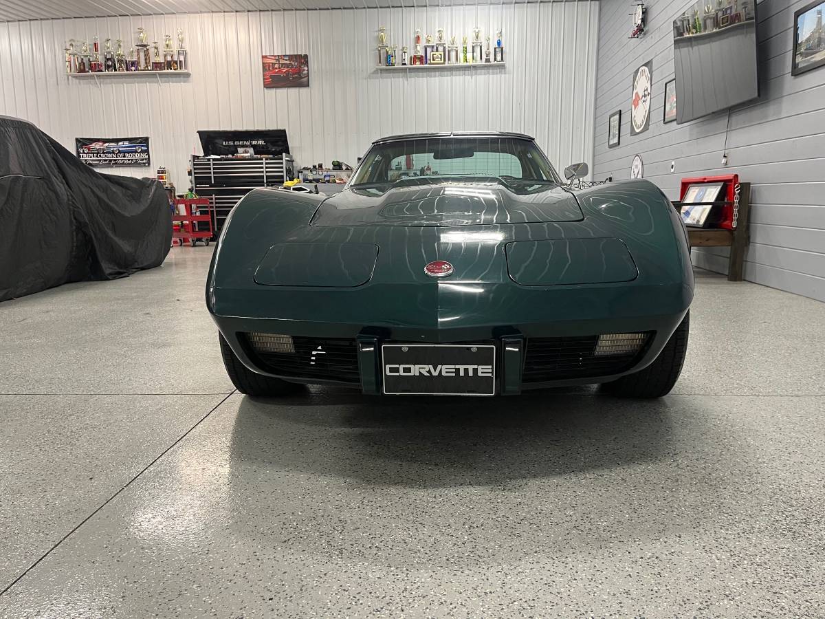 Chevrolet-Corvette-1976-3