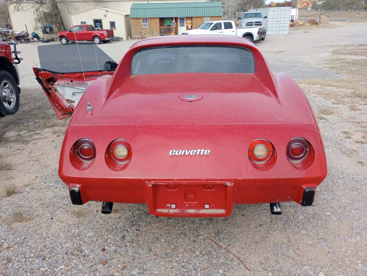 Chevrolet-Corvette-1976-3