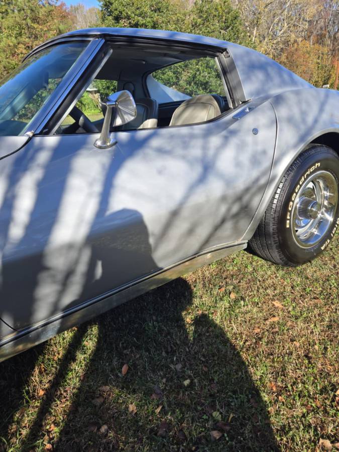 Chevrolet-Corvette-1976-5