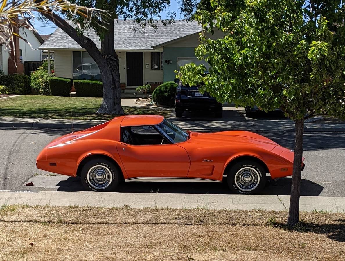 Chevrolet-Corvette-1976-5